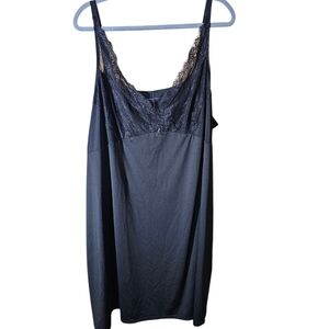NWOT Size 34/36 Avenue Black Lace Camisole